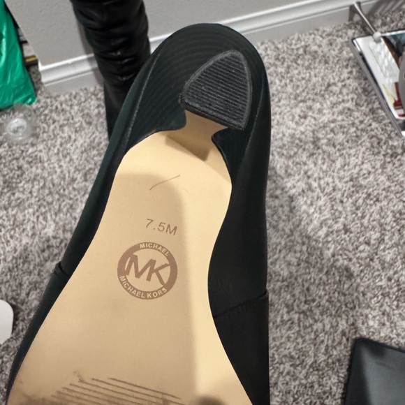 Women's Black Slouchy Knee-High Pointed Toe Boots - Picture 6 of 9